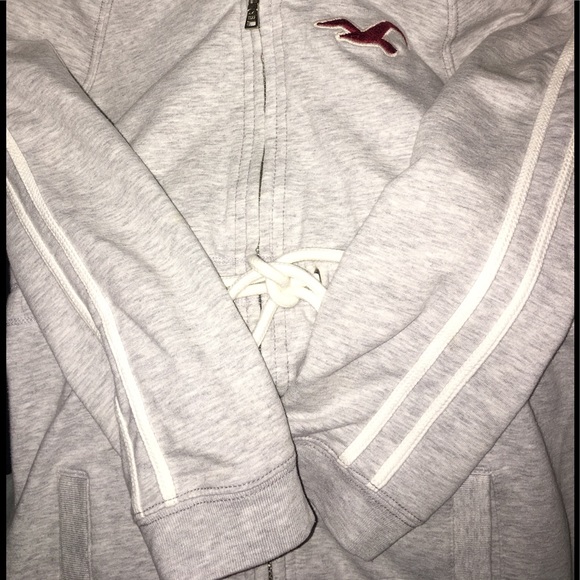 Hollister Women’s longer length HoodieSweat Jacket - Picture 6 of 8